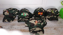 Cargar imagen en el visor de la galería, GORRAS CAMUFLAJE CON DISTINTIVOS SILVESTRISMO
