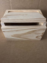 Cargar imagen en el visor de la galería, NIDO DE MADERA PARA PERIQUITOS LUJO
