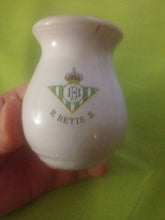 Cargar imagen en el visor de la galería, BEBEDERO OLLETA CERAMICO ESCUDO R BETIS SILVESTRISMO
